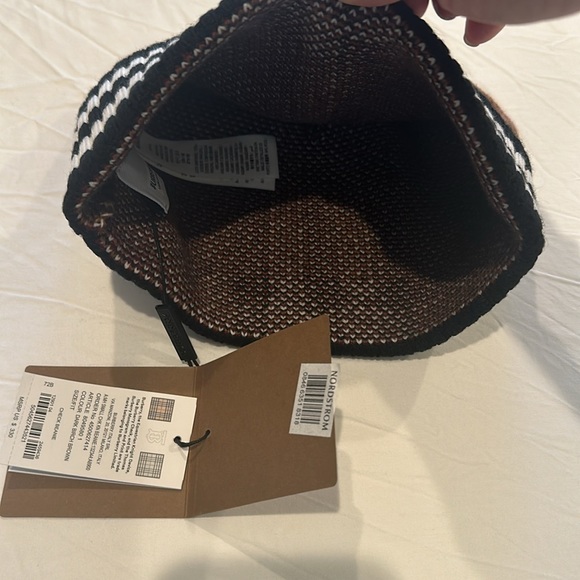 BURBERRY
Check Mashup Beanie 🆕 No Low Ballers please! - Picture 4 of 5